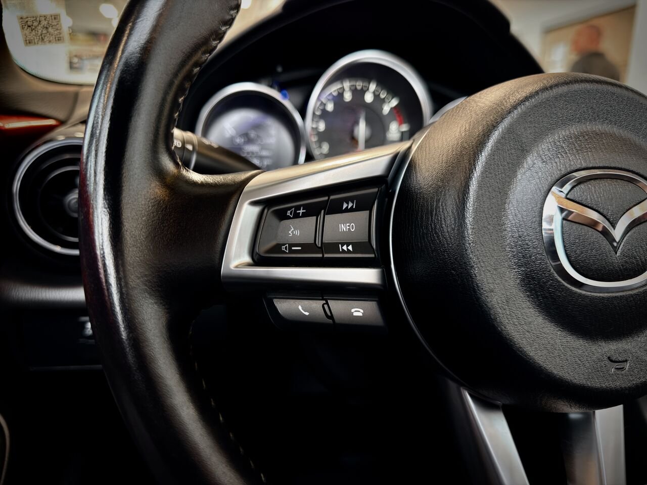 2023 Mazda MX-5 Black Notre-Dame-des-Prairies - photo #21
