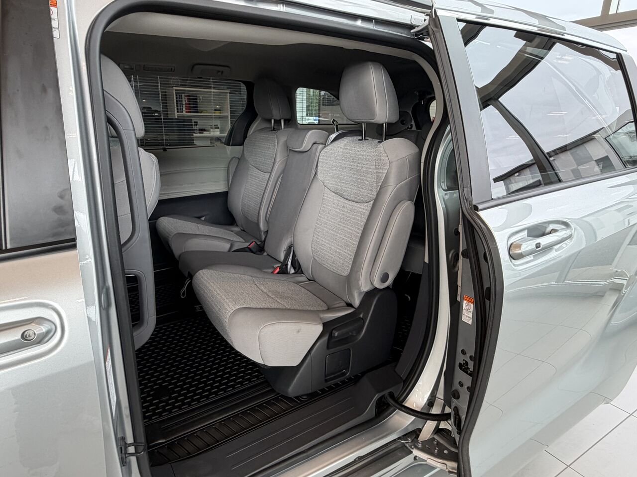 2022 Toyota Sienna Silver Notre-Dame-des-Prairies - photo #8