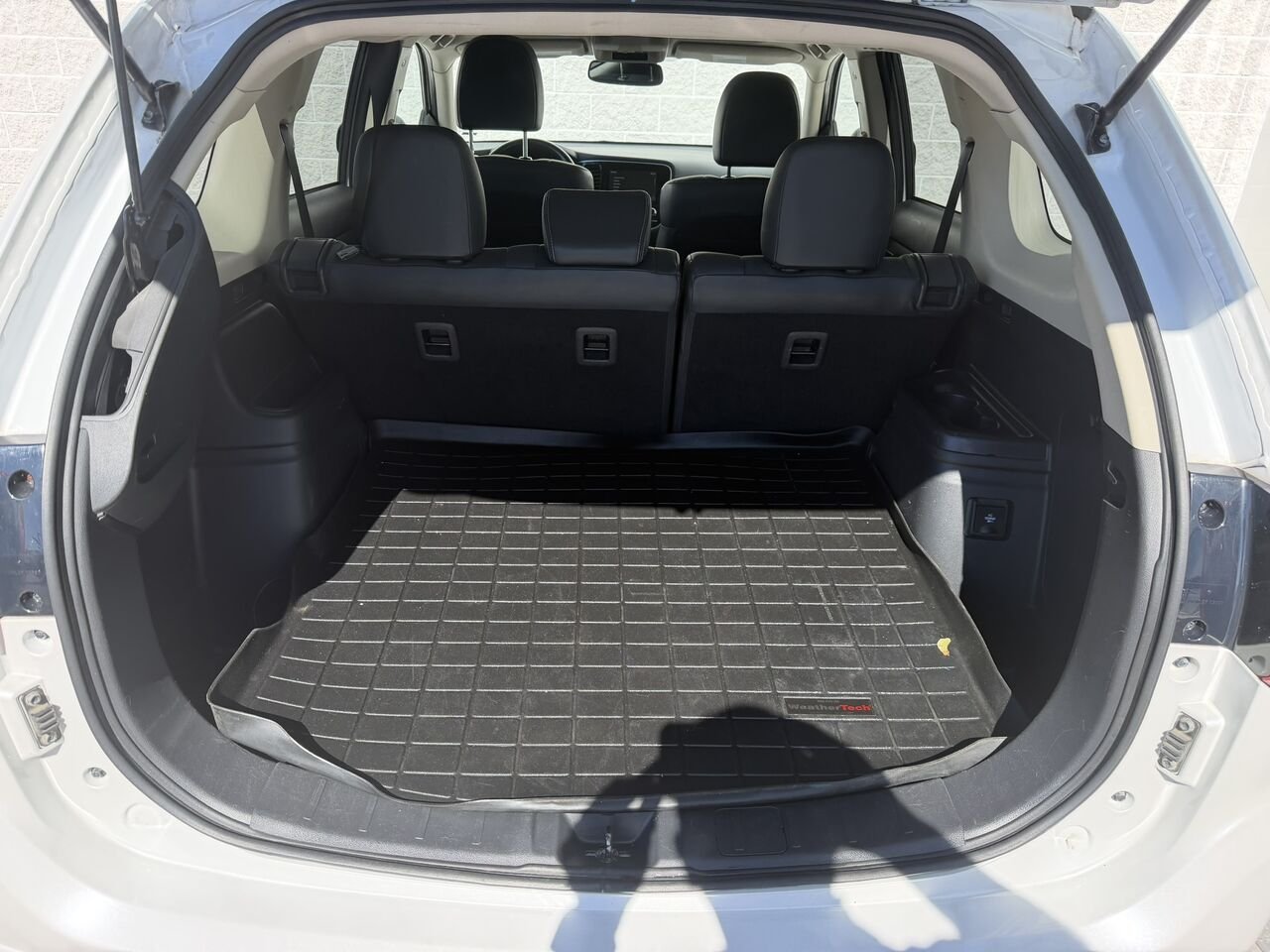 2020 Mitsubishi Outlander Plug-In Hybrid SE S-AWC Silver Laval - photo #15