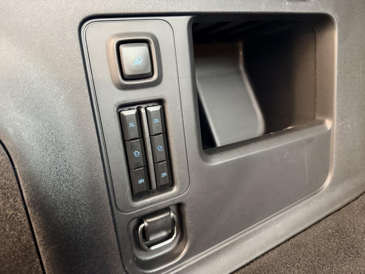 2025 Ford Expedition White  - photo #18