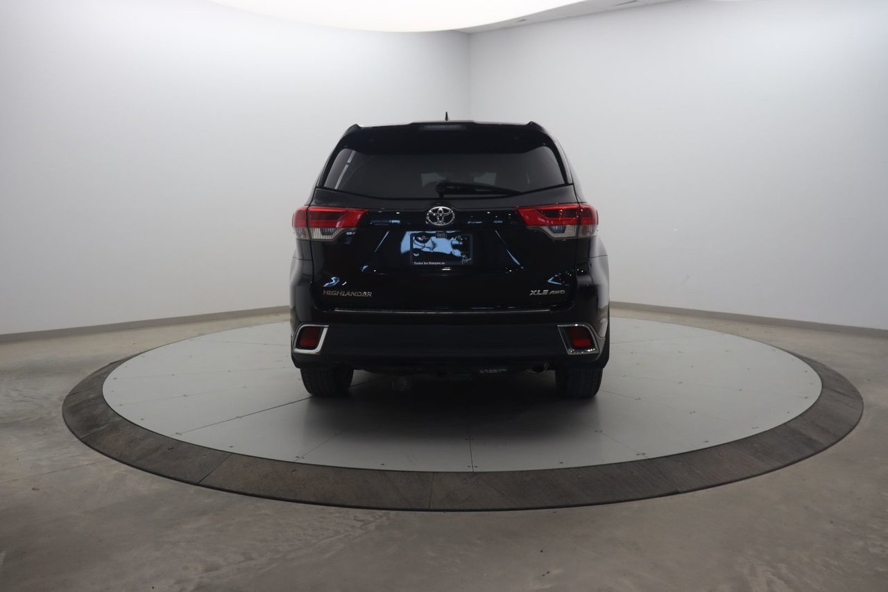 Toyota Highlander XLE 2017 Noir Baie-Comeau - photo #4