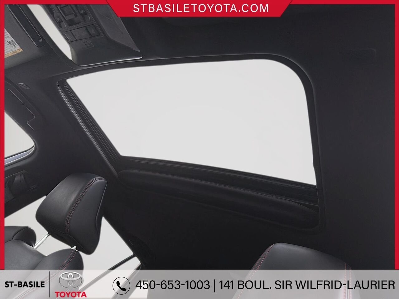 TOYOTA RAV4 PRIME 2024 Bleu héliographique avec toit noir Saint-Basile-le-Grand - photo #19