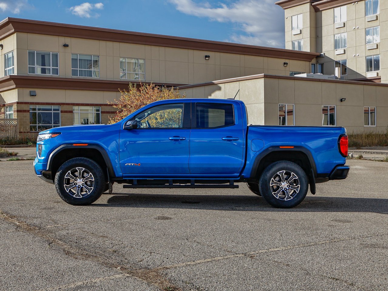 2024 GMC Canyon 4WD Crew Cab AT4 Blue Sherwood Park - photo #9