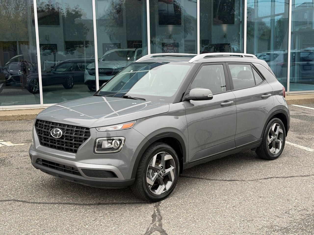 2022 Hyundai Venue Grey Ste-Marie - photo #0