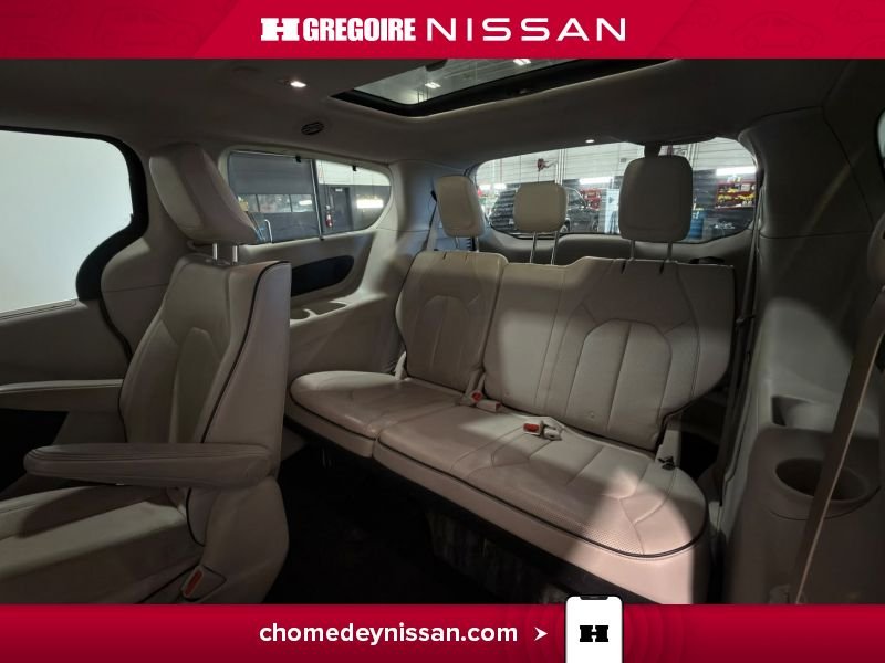 Chrysler Pacifica 2017 Noir Saint-Eustache - photo #26