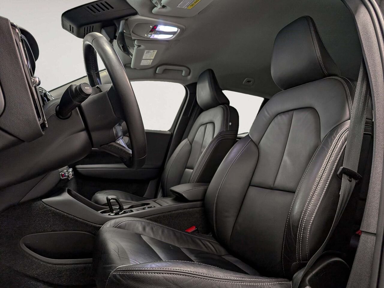 Volvo XC40 B5 Core AWD 2023 Noir Sherbrooke - photo #7