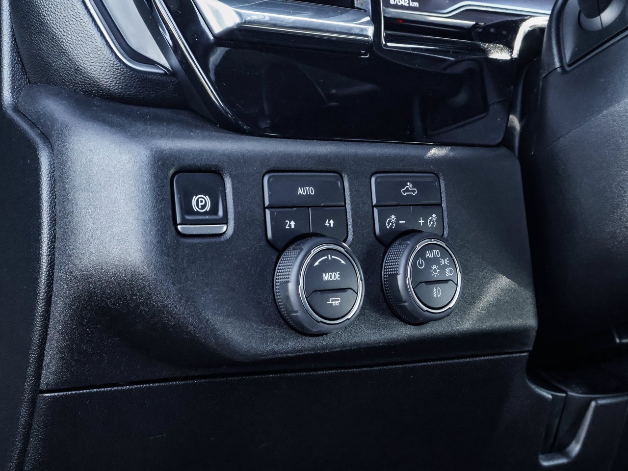 2025 Chevrolet Silverado 1500 4WD Crew Cab 147 RST Black Sherwood Park - photo #18