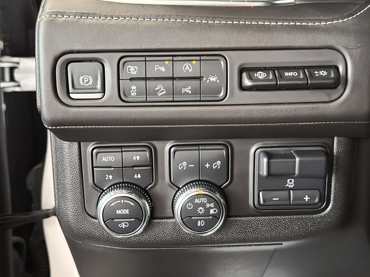 GMC YUKON DENALI ULTIMATE 2024 Blanc Saint-Hyacinthe - photo #15
