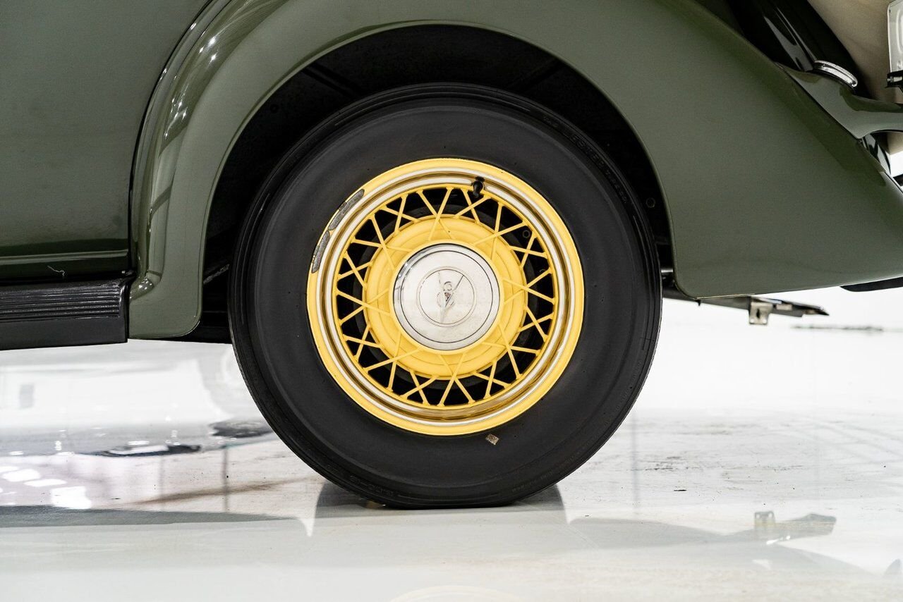 Ford Model 48 Phaeton PRIX EN USD | Beautifully presented in original condition 1936 Vert Montréal - photo #49