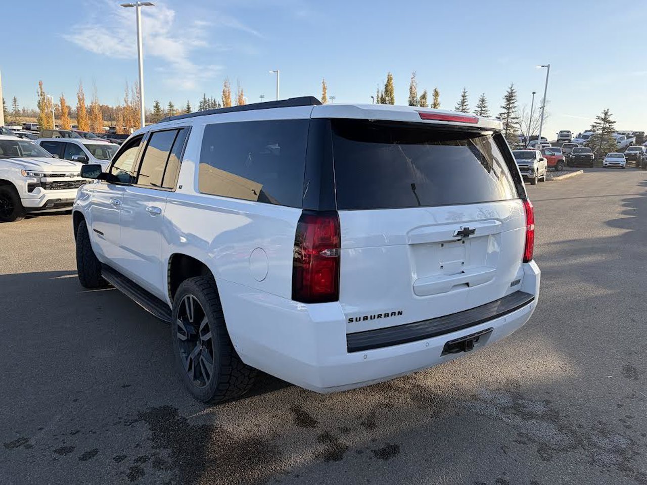 2019 Chevrolet Suburban 4WD 4dr 1500 LT White Sherwood Park - photo #3