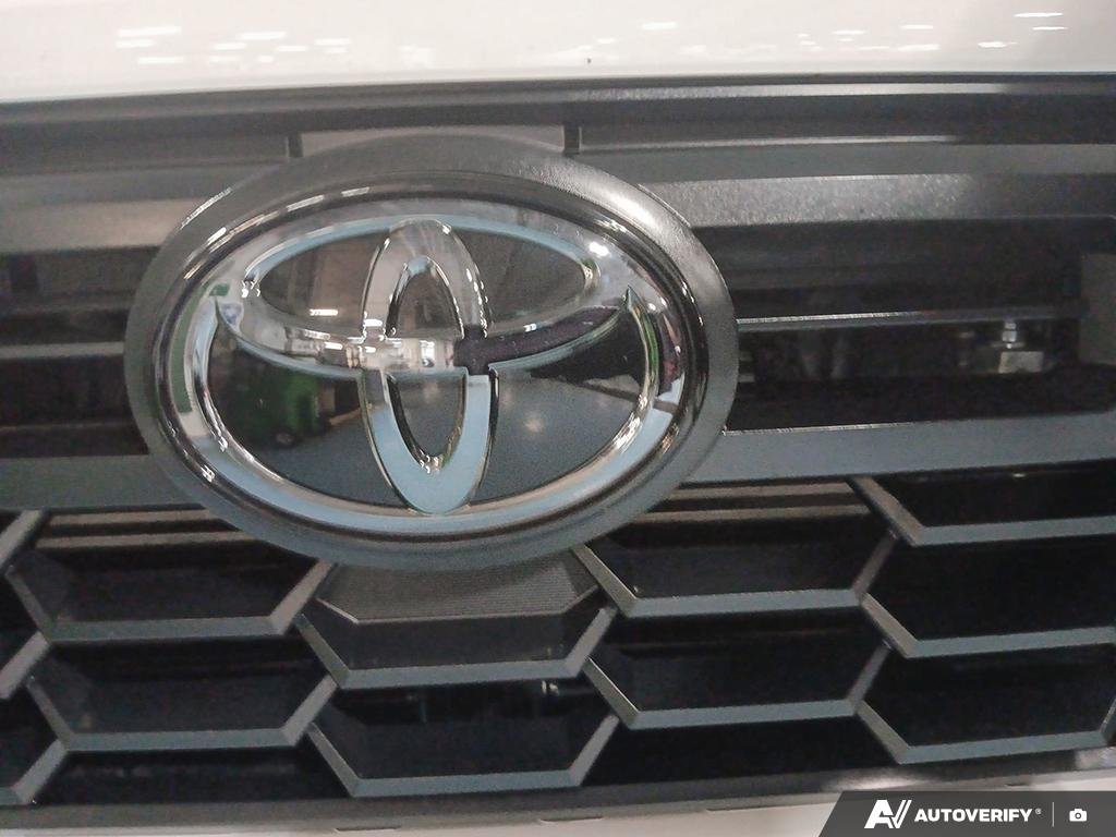 2025 Toyota Tacoma S2501725 | 4x4 Double Cab Auto White Edmonton - photo #8