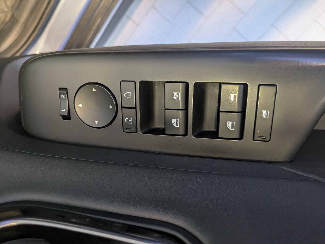 2024 Hyundai Kona Grey Gatineau - photo #5