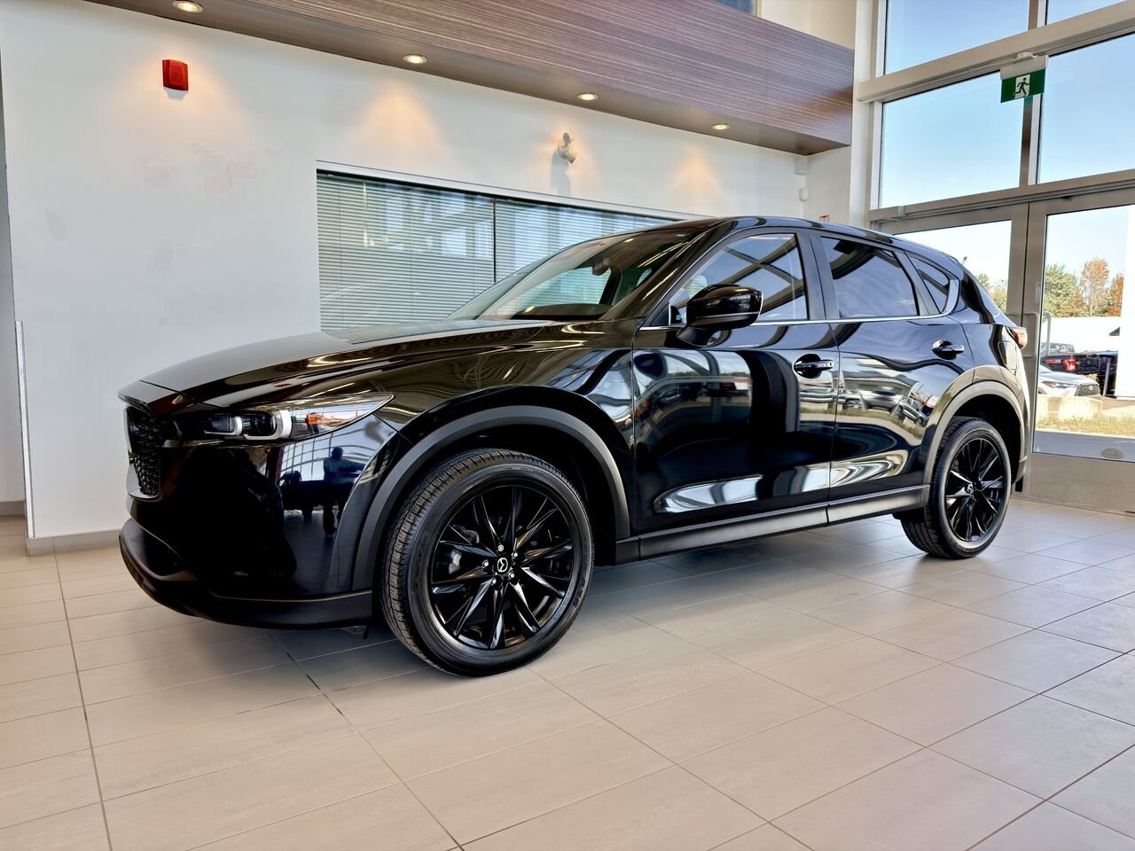 Mazda CX-5 2023 Noir Notre-Dame-des-Prairies - photo #2