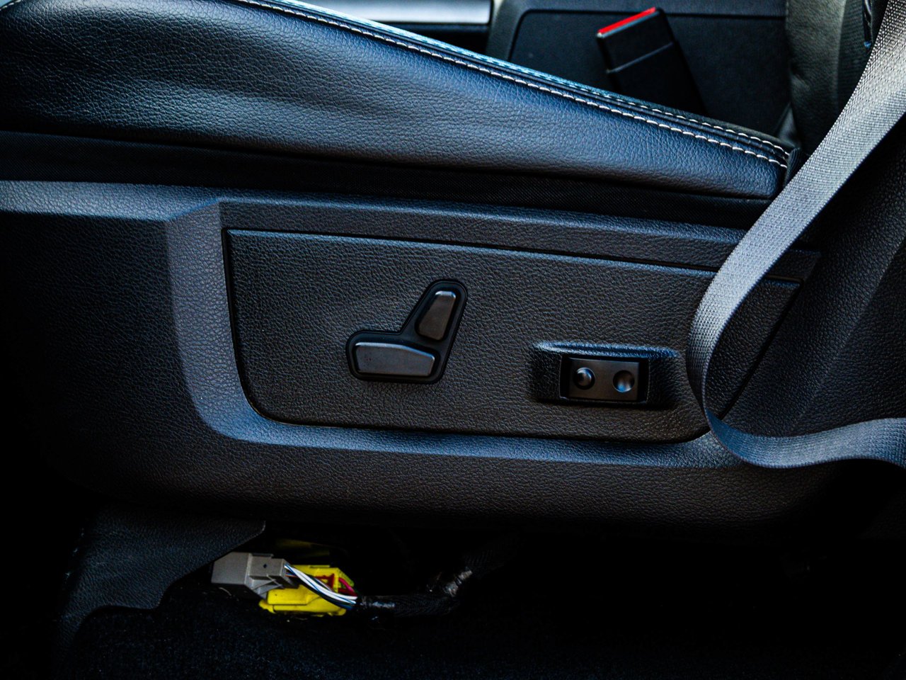 2017 Ram 1500 4WD Crew Cab 140.5 Sport Black Sherwood Park - photo #17
