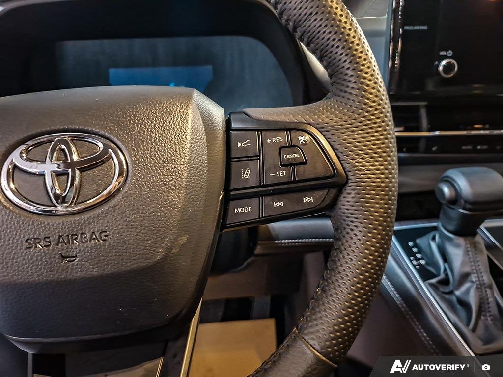2025 Toyota Sienna 262057 | LE | JRKE1C White Edmonton - photo #14
