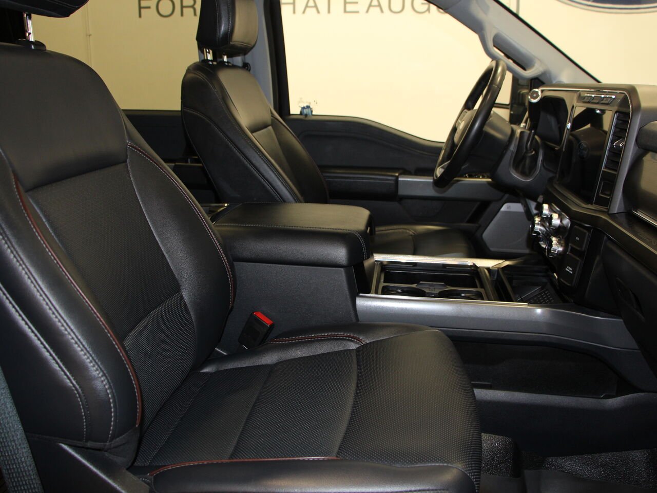 2024 Ford Super Duty F-250 SRW LARIAT Black Saint-Eustache - photo #4