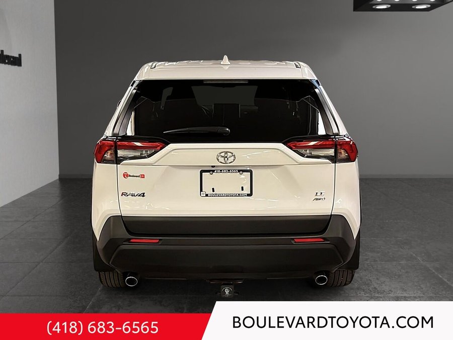 Toyota RAV4 LE, AWD 2025 Blanc