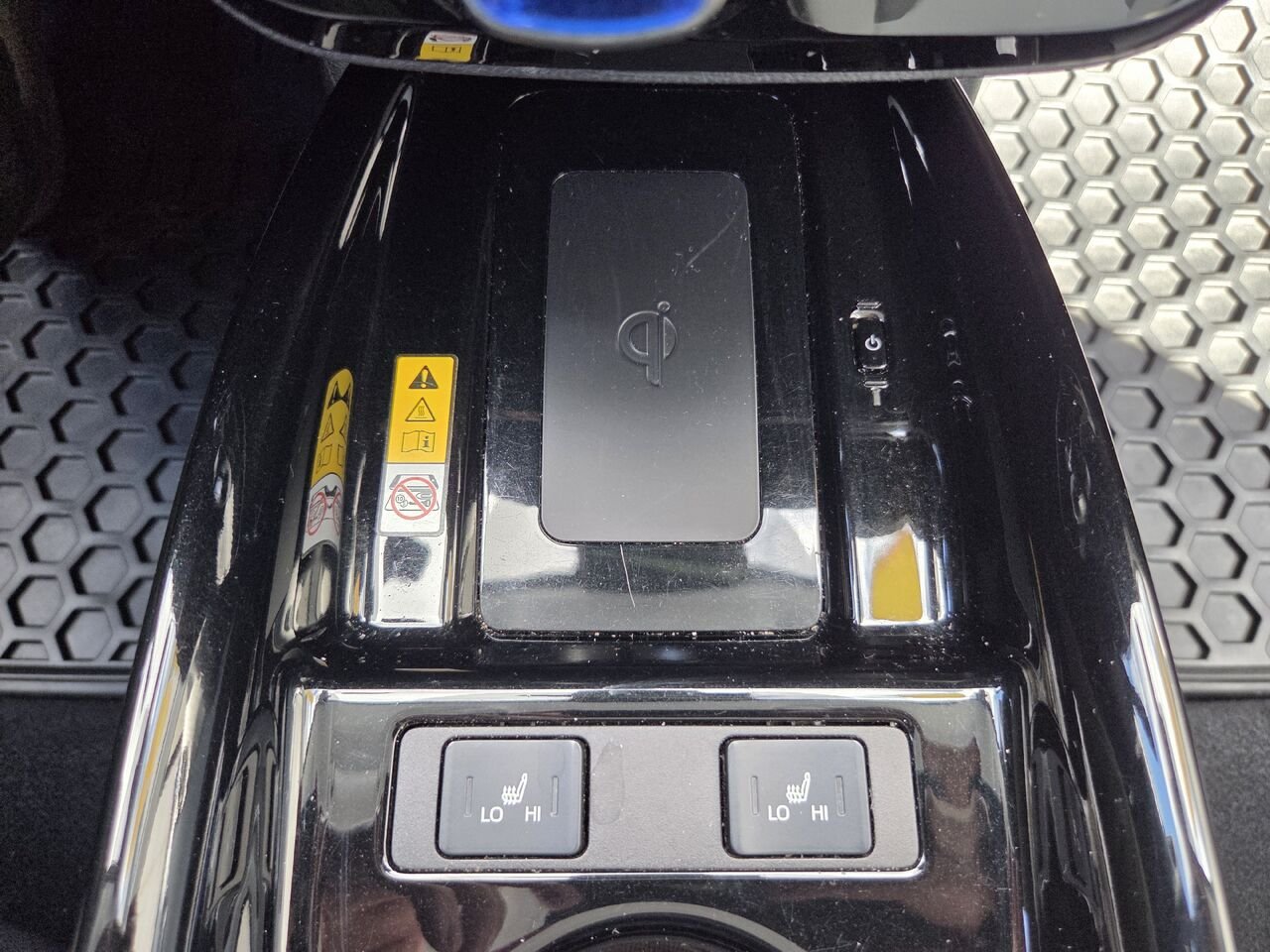 2020 Toyota PRIUS PRIME White Mont-Laurier - photo #17