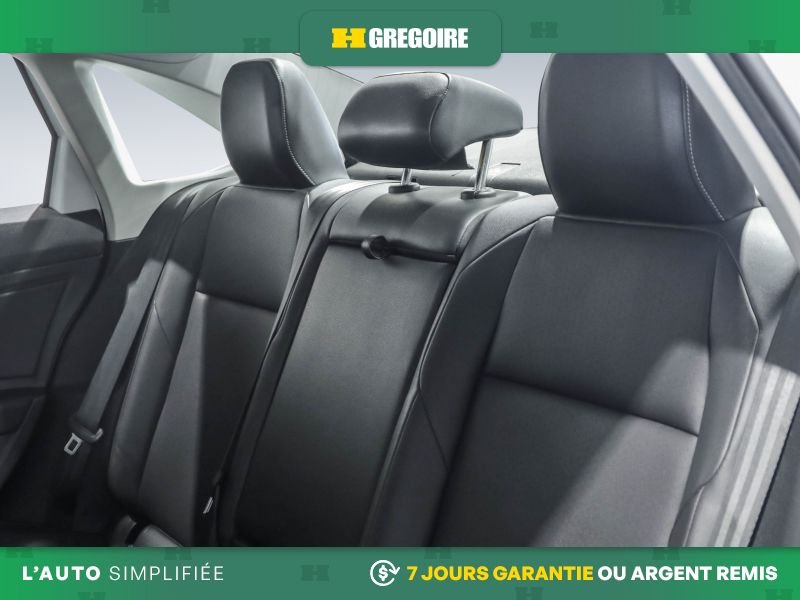 Volkswagen Jetta 820760 | Highline AUTO AC CUIR TOIT MAGS CAM RECULE 2019 Blanc Laval - photo #22