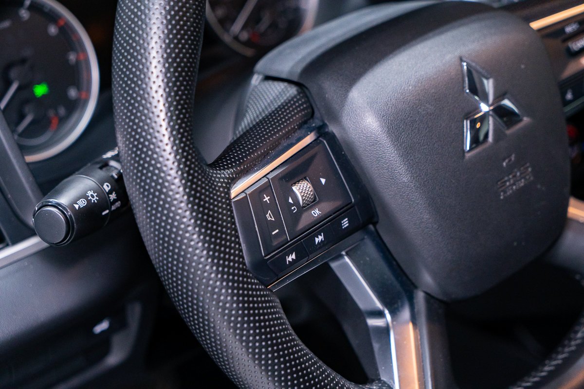 2024 Mitsubishi Outlander ES S-AWC Grey Montreal - photo #10