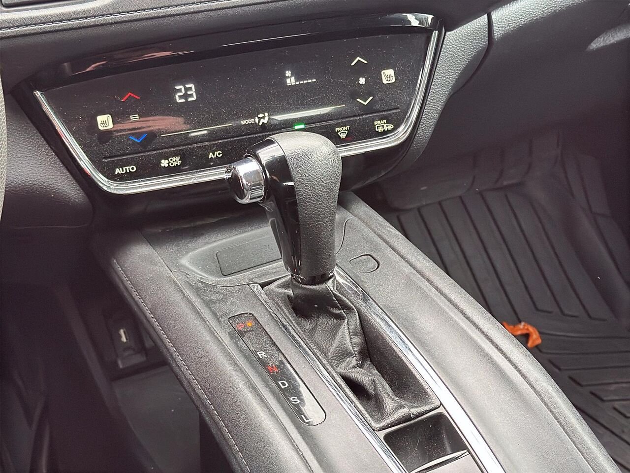 2017 Honda HR-V LX 2RM | BD0442 White Granby - photo #11