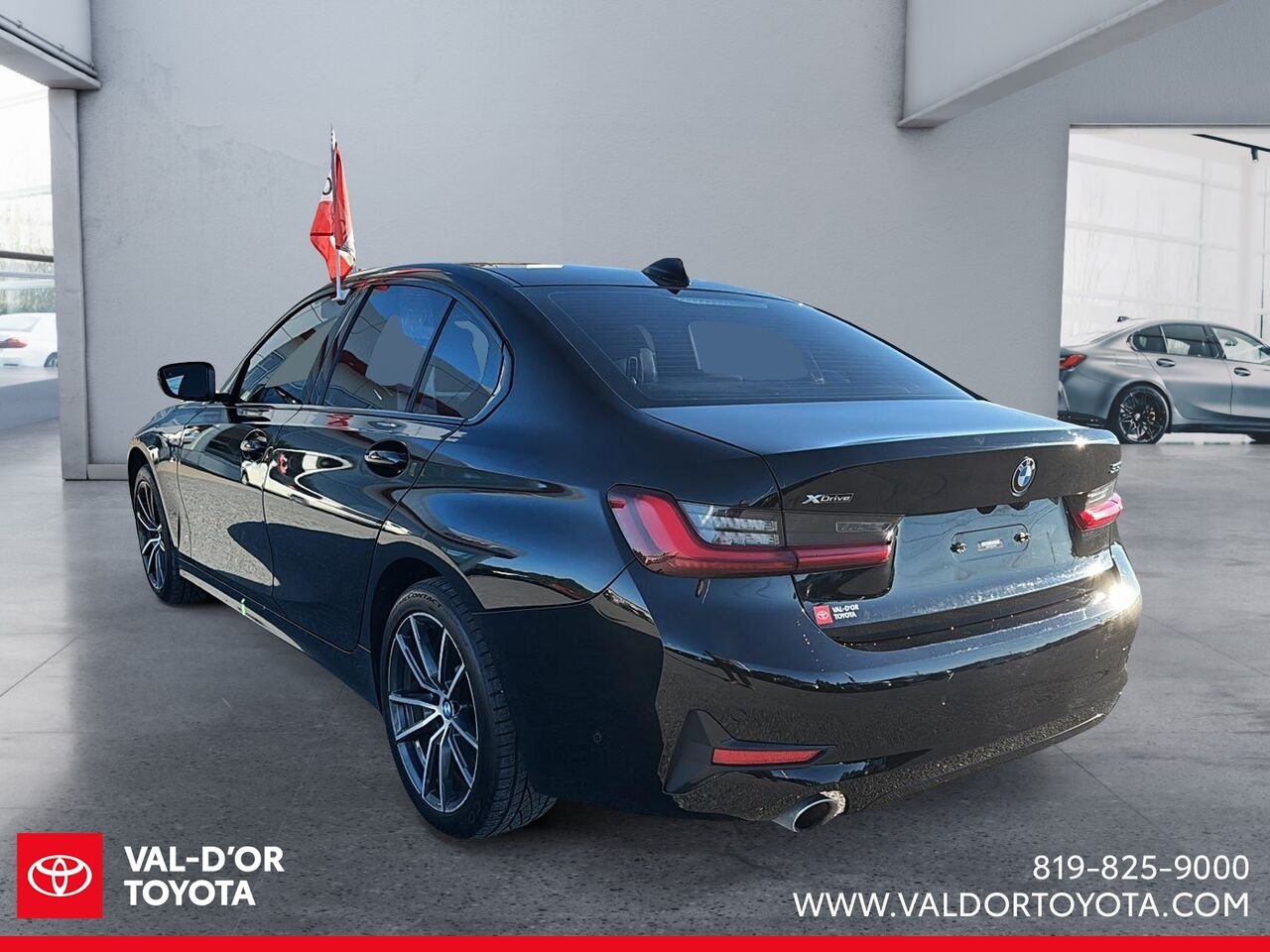 BMW Série 3 330i xDrive berline 2019 Noir Val-d'Or - photo #3