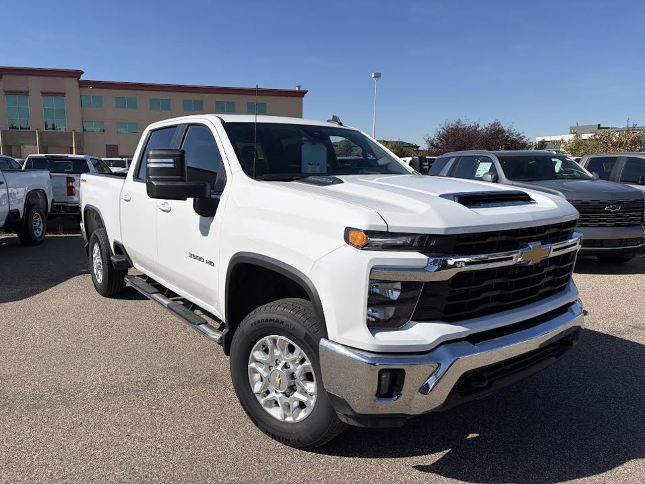 2025 Chevrolet Silverado 3500HD 4WD Crew Cab 159 LT White Sherwood Park - photo #1