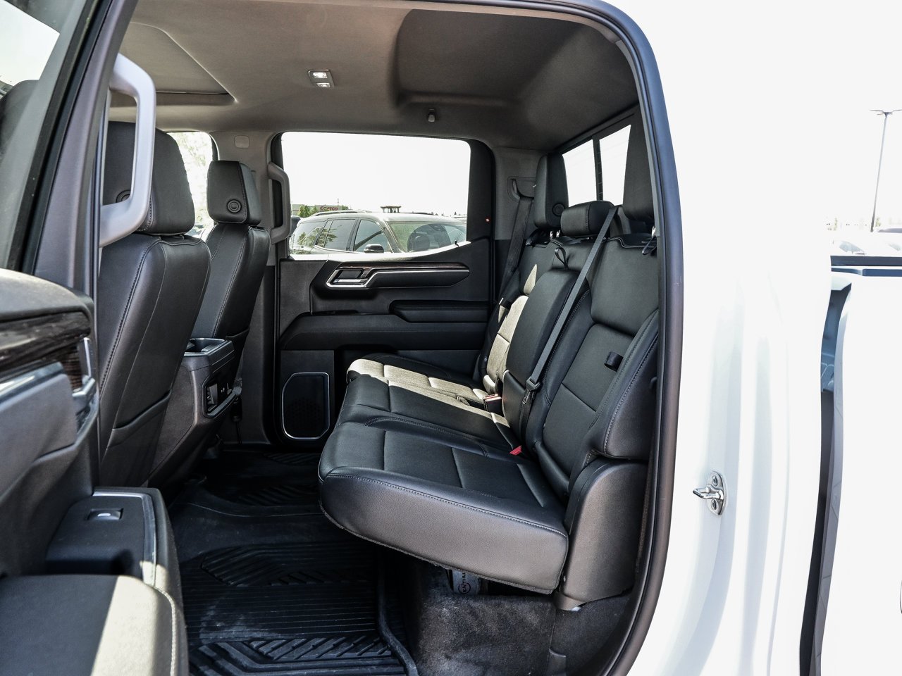 2025 Chevrolet Silverado 1500 4WD Crew Cab 147 LT Trail Boss White Sherwood Park - photo #31