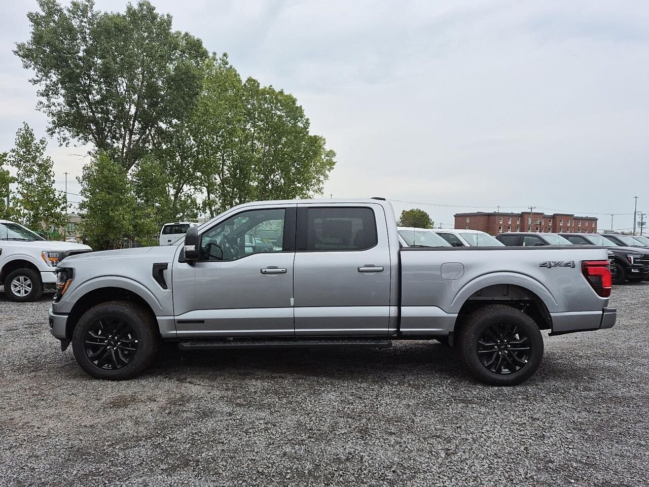 Ford F-150 2F080 | XLT 2026 Argent emblématique métallisé Saint-Jérôme - photo #2