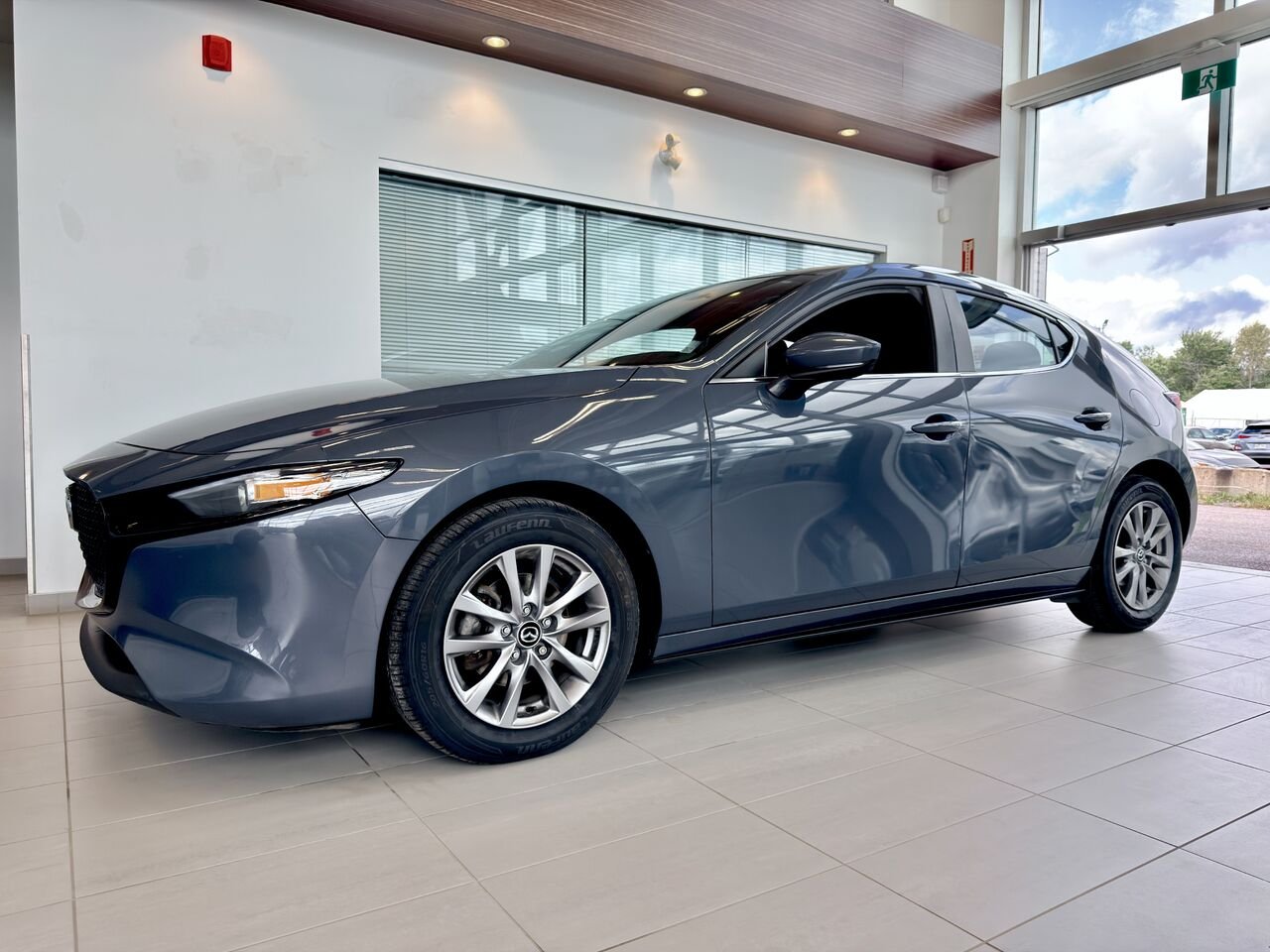 2022 Mazda Mazda3 Sport Grey Notre-Dame-des-Prairies - photo #1