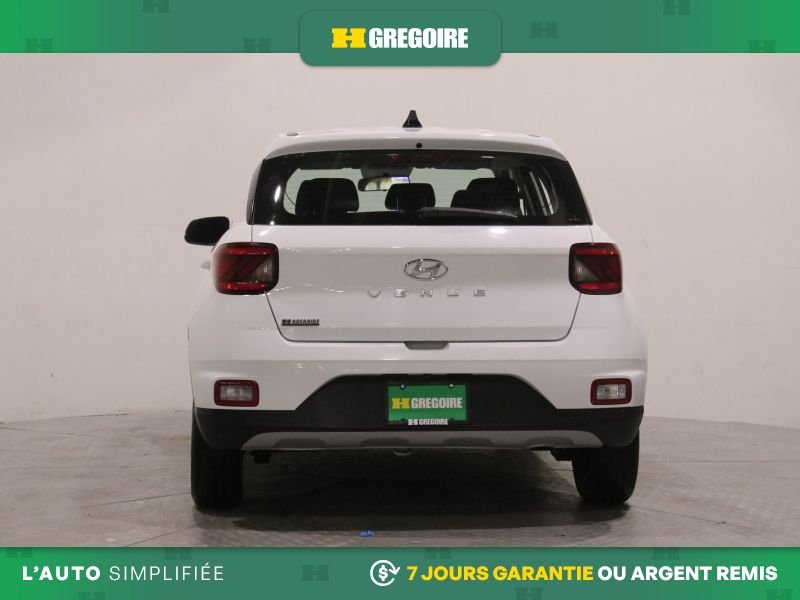 2022 Hyundai Venue White Saint-Léonard - photo #7