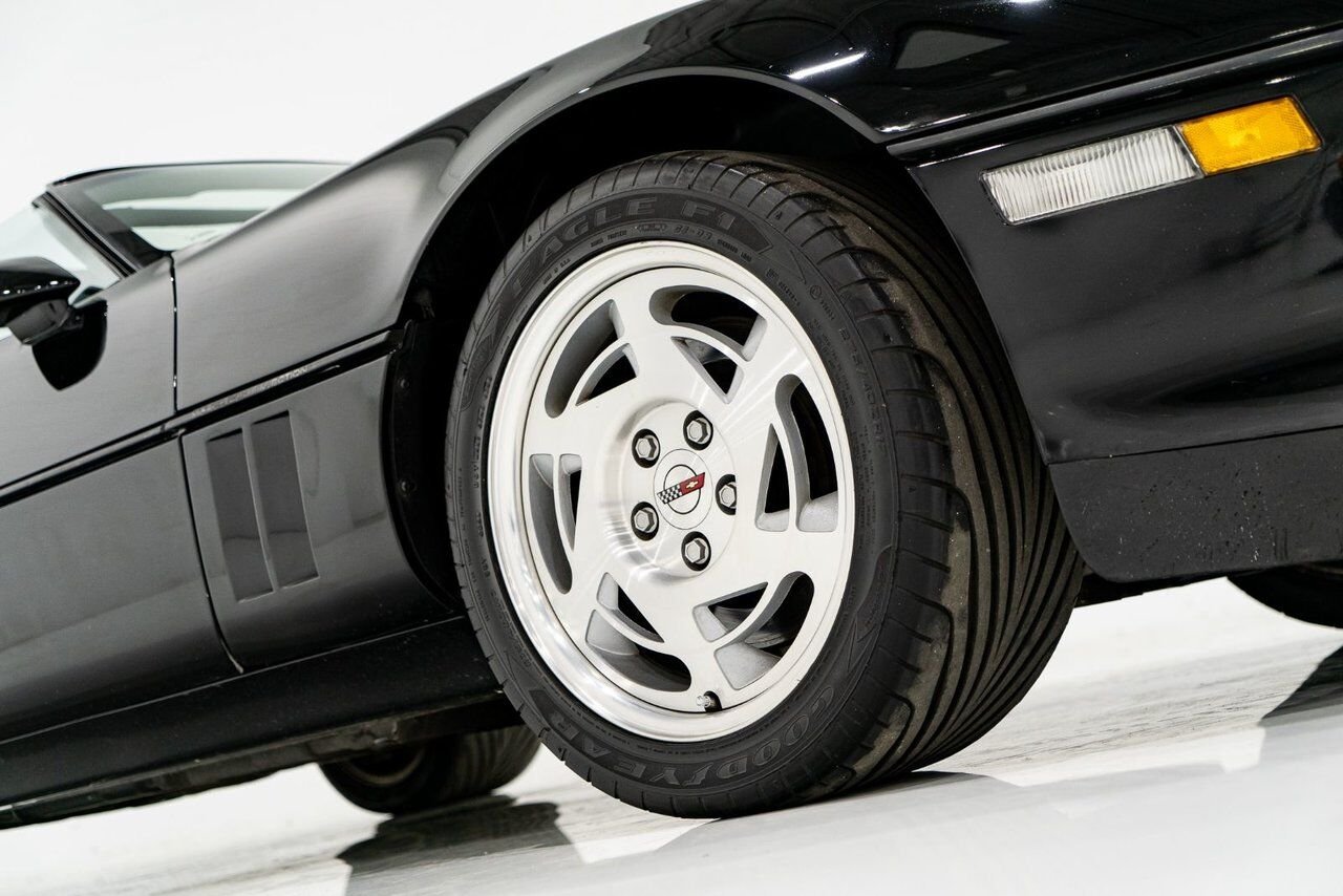 Chevrolet Corvette ZR1 | PRIX EN USD 1990 Noir Montréal - photo #6