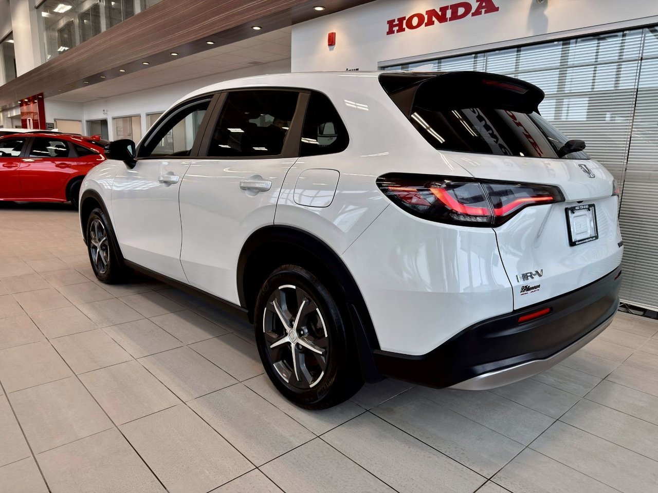 2023 Honda HR-V White Notre-Dame-des-Prairies - photo #9