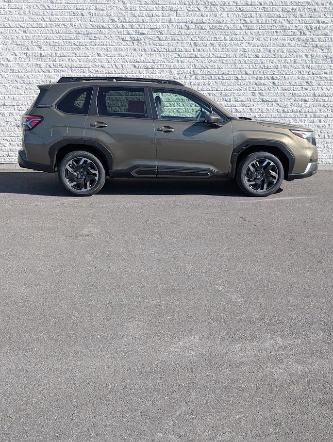 2026 SUBARU Forester LIMITED Autumn Green Metallic Saint-Hyacinthe - photo #2
