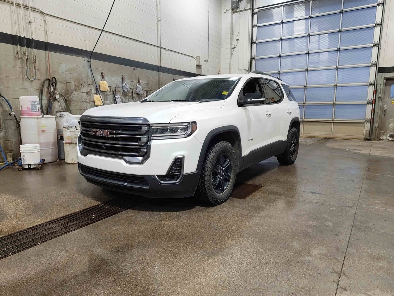 2023 GMC Acadia AWD 4dr AT4 White Sherwood Park - photo #3