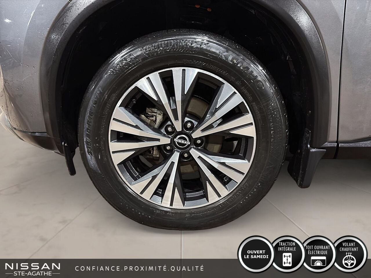 Nissan Rogue SV TI avec ensemble toit ouvrant 2023 Gris Saint-Jérôme - photo #6