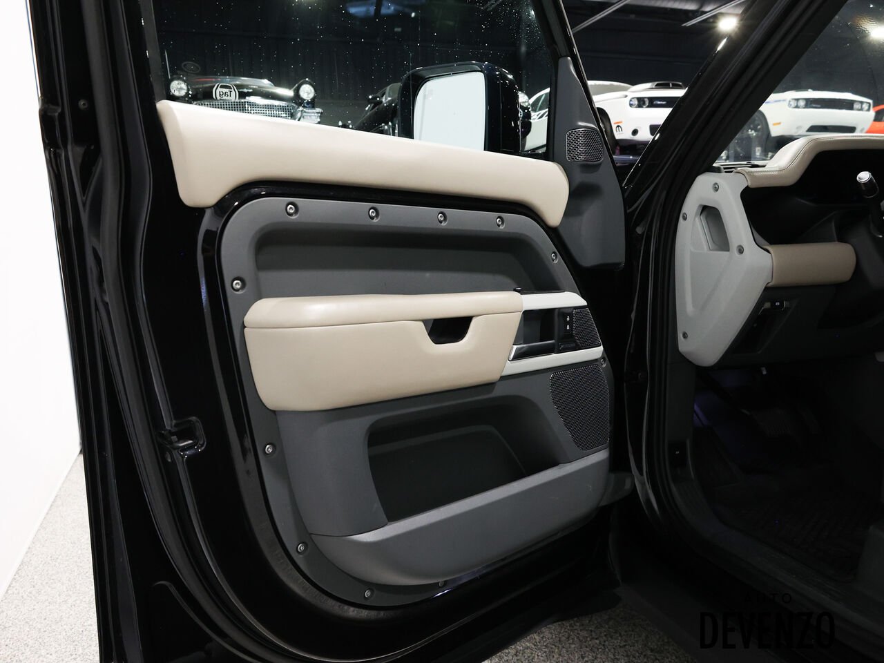 2020 Land Rover Defender Black Saint-Eustache - photo #13