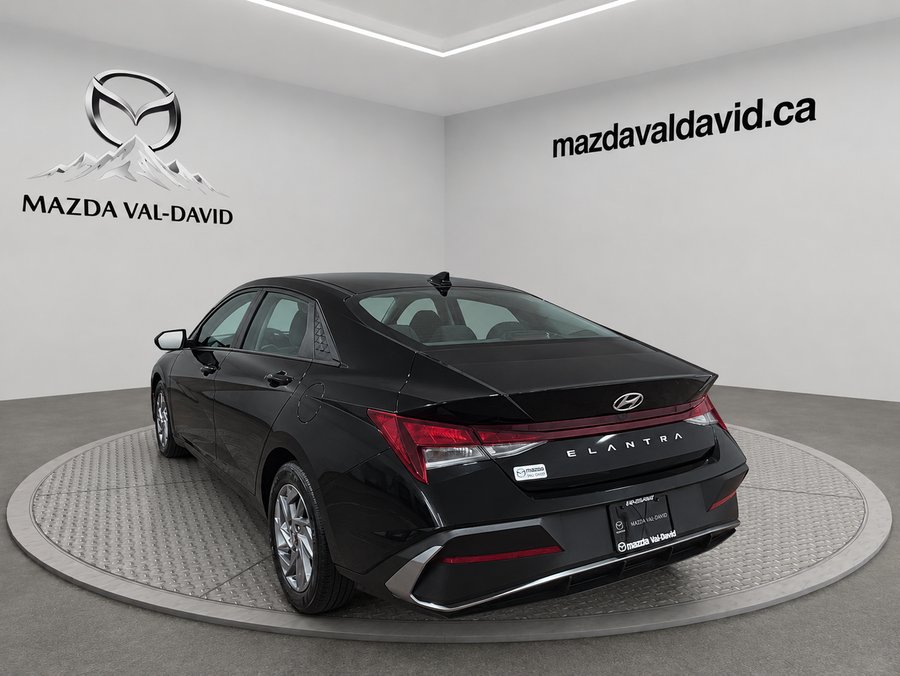 2024 Hyundai Elantra Preferred IVT Black