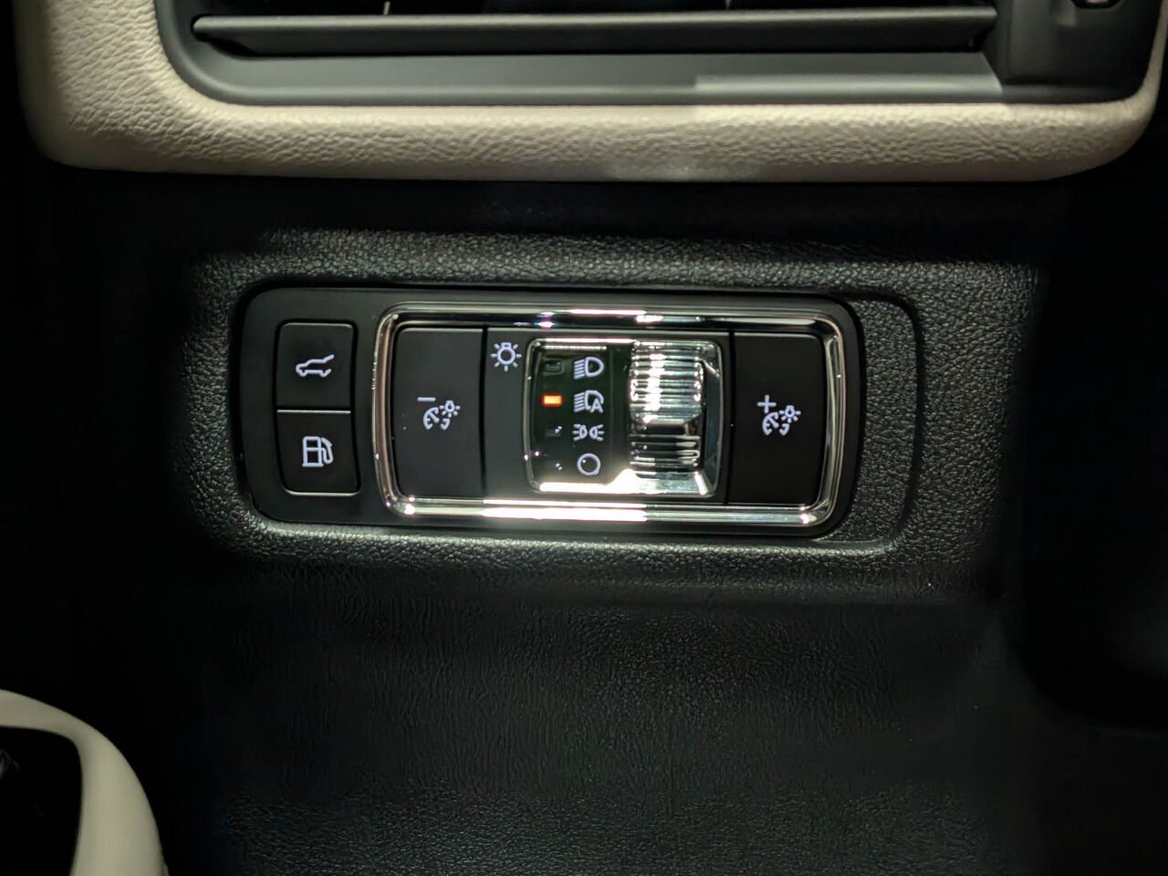 2025 Lincoln CORSAIR Grand Touring Hybrid AWD White Sherbrooke - photo #16