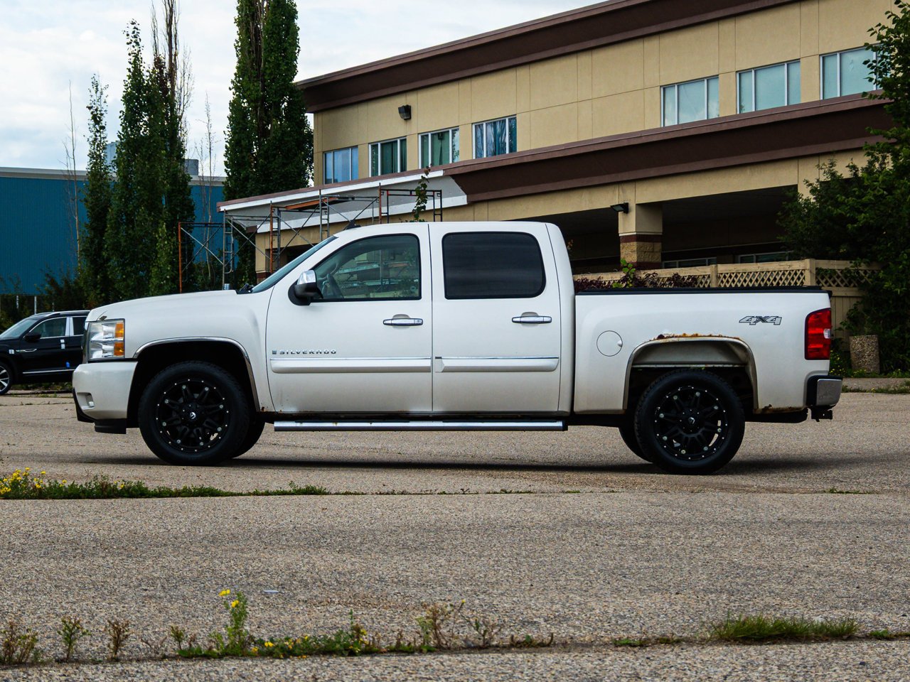 2009 Chevrolet Silverado 1500 4WD Crew Cab 143.5 LTZ White Sherwood Park - photo #9