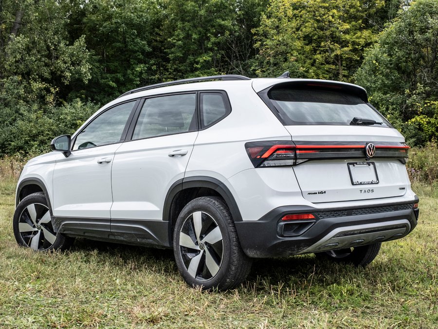 2025 Volkswagen Taos Trendline 4MOTION White