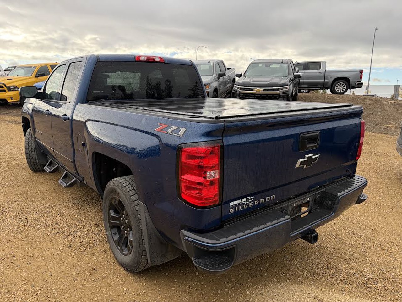 2018 Chevrolet Silverado 1500 4WD Double Cab 143.5 LT w/1LT Blue Sherwood Park - photo #3