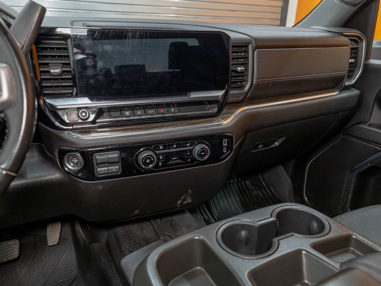 Chevrolet Silverado 2500HD LT CREW 4X4 V8 DIESEL *NAV* CARPLAY *PNBV 9900 LB* 2024 Noir Saint-Jérôme - photo #19