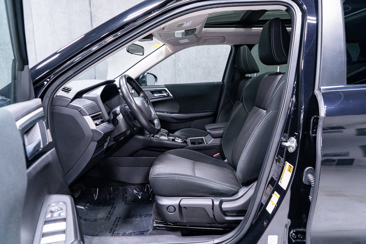 Mitsubishi Outlander SE S-AWC 7 PLACES TOIT PANORAMIQUE 2024 Noir Montréal - photo #15