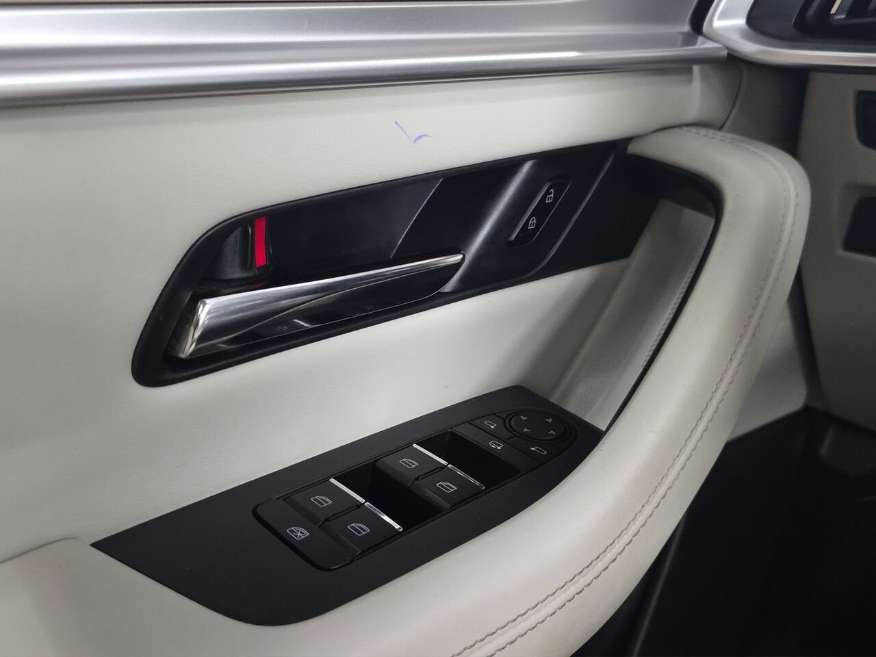 2024 Mazda CX-90 hybride rechargeable GT Red Val-David - photo #13