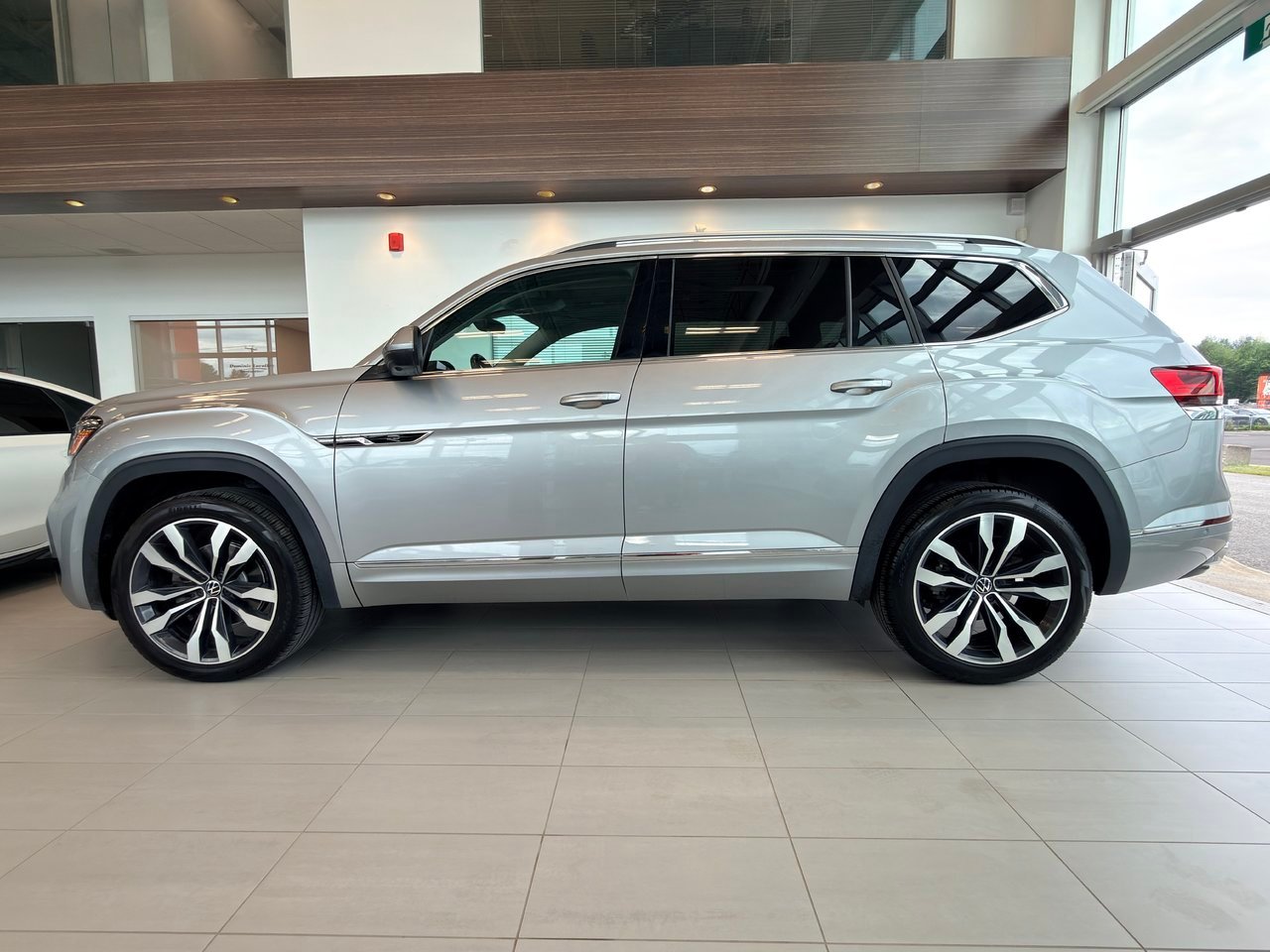 2021 Volkswagen Atlas Silver Notre-Dame-des-Prairies - photo #8