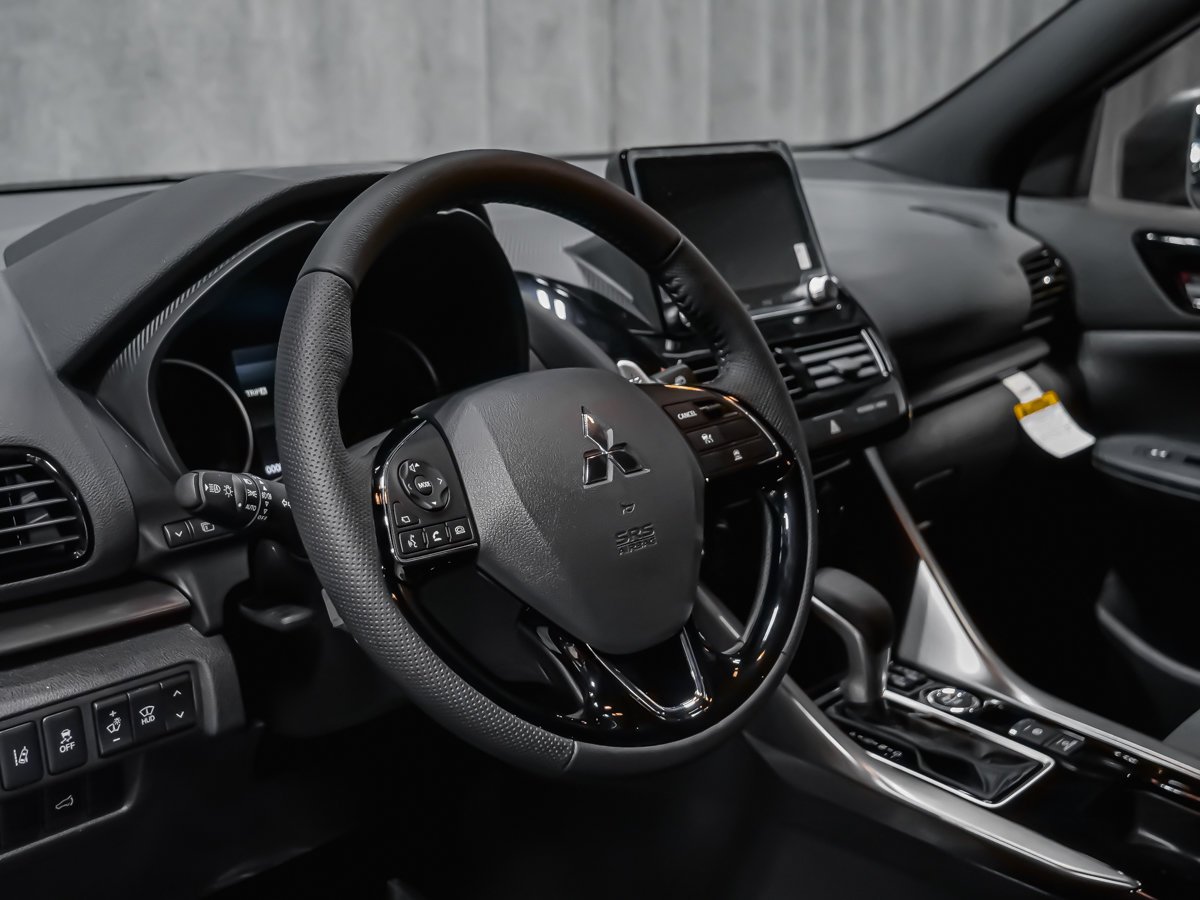 2026 Mitsubishi ECLIPSE CROSS NOIR White Montreal - photo #12