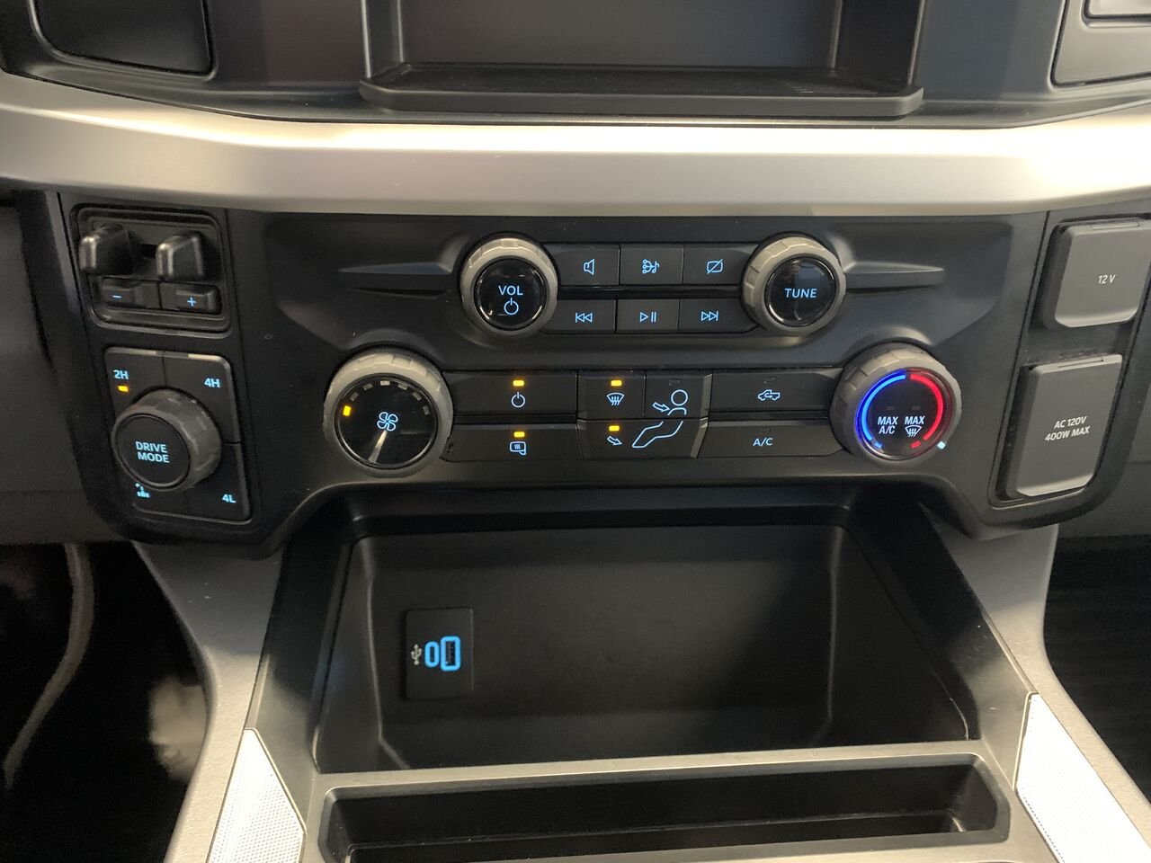 Ford Super Duty F-250 SRW XLT F250 XLT, 4X4, DIESEL, PRET A TRAVAILLER 2024 Blanc Châteauguay - photo #36