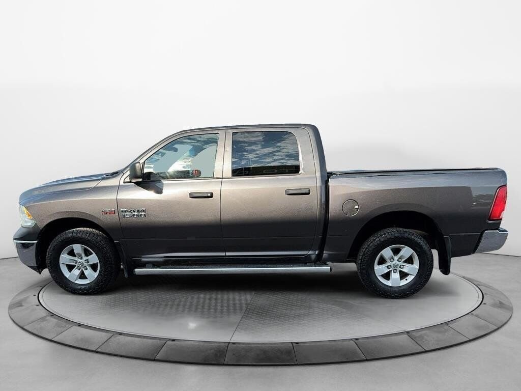 2017 Ram 1500 ST Grey Baie-Comeau - photo #4