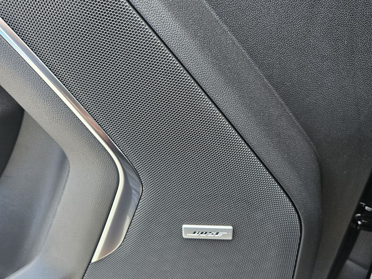 Chevrolet Suburban Z71 4 portes 4RM 2027 Noir Thetford Mines - photo #13